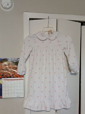 The Beaufort Bonnet Company White Nightgown with Pink Heart Print